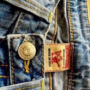 Women’s Sz 27 True Religion lightly flared Jeans💕